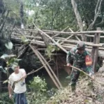 Koramil 0827/03 Manding dan Warga Gotong Royong Siapkan Pembangunan Jembatan Tahap V di Sumenep