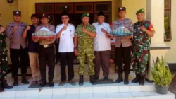 Koramil Giligenting bersama Forkopimka memberi kejutan Hari Bhayangkara ke-80 di Polsek Giligenting