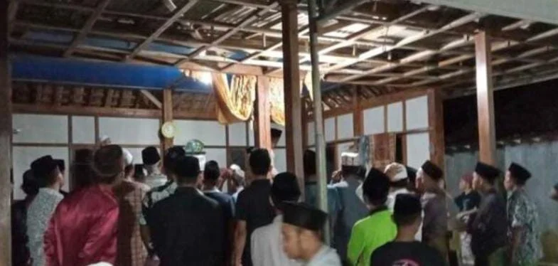 Jenazah PMI non-prosedural asal Bangkalan dipulangkan dari Malaysia menuju rumah duka di Kecamatan Geger.