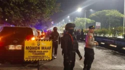 Patroli Brimob Polda Metro Jaya di Jakarta Utara mengamankan pelaku begal dan narkoba