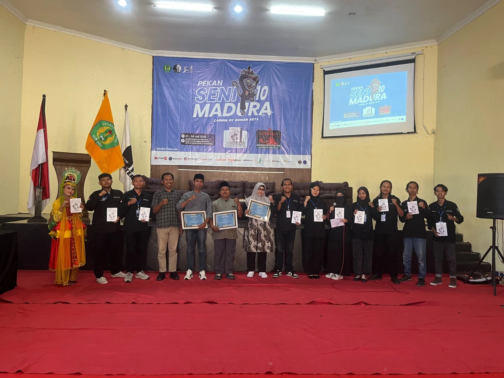 Pembukaan Pekan Seni Madura X di Universitas PGRI Sumenep dengan peluncuran buku antologi puisi