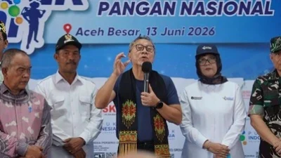 Menko Pangan Zulkifli Hasan menjelaskan penyaluran bansos melalui Kopdes Merah Putih.