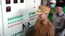 Bupati Bangkalan Lukman Hakim meluncurkan Beras Desa Azmi 99 sebagai produk beras lokal untuk mendukung hilirisasi pangan.