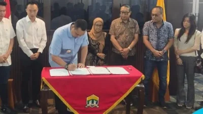 Penandatanganan kerja sama pembangunan Jalan Nambo–Ampel melalui program CSR di Kota Serang.
