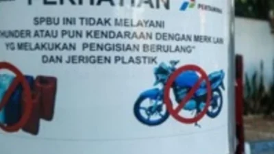 Pemberitahuan larangan pengisian BBM bagi motor Suzuki Thunder di salah satu SPBU.