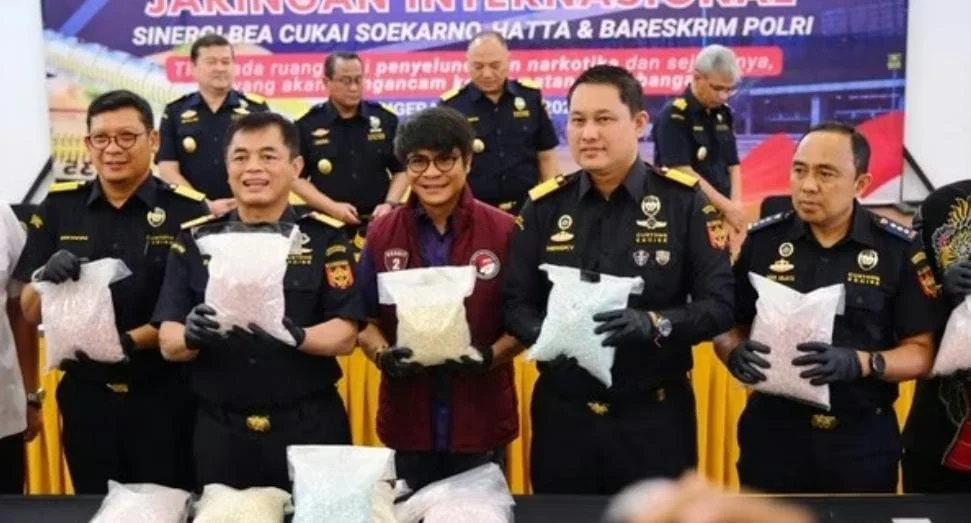 Barang bukti 70.114 butir ekstasi hasil pengungkapan penyelundupan narkotika yang melibatkan seorang pilot Malaysia Airlines di Bandara Soekarno-Hatta.