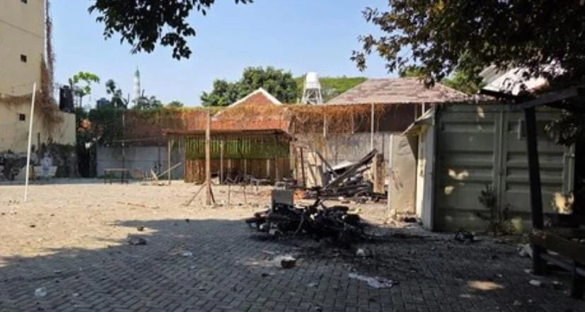 Polisi melakukan olah TKP bentrokan maut di Jalan Tambak Menteng Jakarta Pusat.