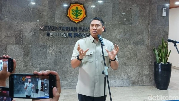 Presiden Prabowo Subianto melantik Sudaryono sebagai Kepala Badan Gizi Nasional di Istana Negara Jakarta