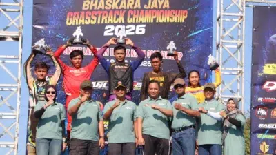 Pembalap mengikuti Danrem 084 Bhaskara Jaya Grasstrack Championship 2026 di Kabupaten Sumenep