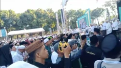 Lautan jamaah menghadiri Haul Masyayikh se-Nusantara Ittisholana 2026 di Alun-Alun Situbondo