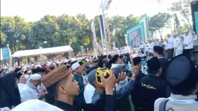 Lautan jamaah menghadiri Haul Masyayikh se-Nusantara Ittisholana 2026 di Alun-Alun Situbondo
