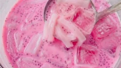 Es Kopyor Creamy Pink dengan kuah susu cocopandan, serutan kopyor imitasi, nata de coco, dan es batu segar