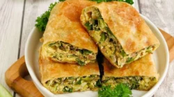 Martabak telur kulit lumpia renyah dengan isian telur dan daun bawang