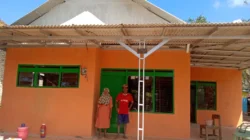 Rumah Muhammad Shaleh warga Desa Galis Sumenep selesai direhab berkat bantuan gotong royong masyarakat