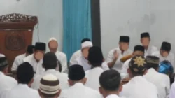 Warga binaan Rutan Pemalang mengikuti kegiatan Rutan Bersholawat di Masjid At-Taubah untuk memperkuat pembinaan spiritual.