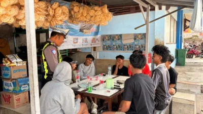 Satlantas Polresta Sumenep sosialisasi Polantas Menyapa di Pelabuhan Kalianget.