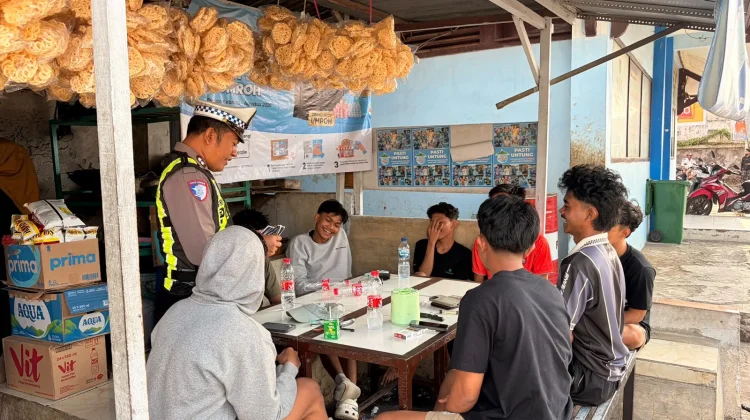 Satlantas Polresta Sumenep sosialisasi Polantas Menyapa di Pelabuhan Kalianget.