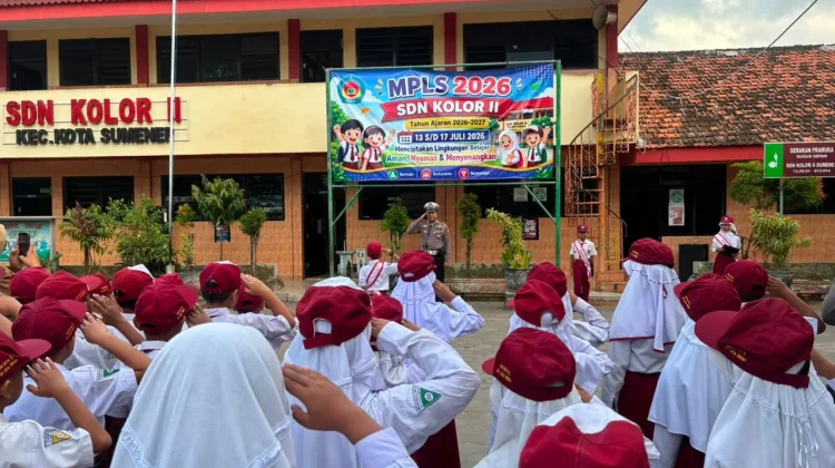 Satlantas Polresta Sumenep menggelar kegiatan Polisi Sahabat Anak di SDN Kolor 2 untuk mengedukasi siswa tentang tertib berlalu lintas.