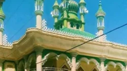 Masjid Baiturrahmah Dusun Julung Desa Galis Giligenting Sumenep yang dibangun atas gagasan H. Muhdar sebagai pusat ibadah dan pendidikan Islam