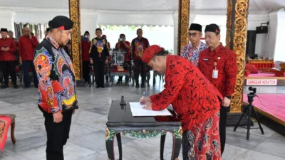 Bupati Sumenep Achmad Fauzi Wongsojudo dalam acara pemutakhiran status desa 2026