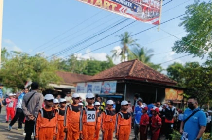 Lomba gerak jalan HUT ke-81 RI diikuti 44 regu SD di Dungkek Sumenep