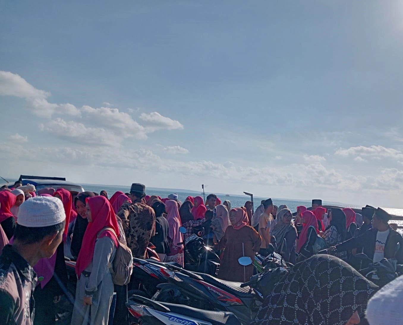 50 santri putri Lubangsa asal Giligenting kembali ke pondok usai libur Maulid Nabi