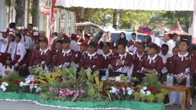 Dandim Pamekasan hadiri lomba gerak jalan SD MI HUT ke-81 RI di Monumen Arek Lancor