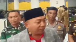 Bupati Situbondo Yusuf Rio menyerahkan KUA-PPAS APBD 2027 kepada DPRD Situbondo