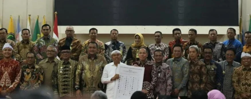 ATR/BPN, KPK, dan Pemerintah Provinsi Jawa Barat menandatangani komitmen bersama untuk memperkuat pencegahan korupsi dan tata kelola pertanahan di Cimahi.