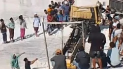 Dump truk terjun ke tebing setinggi 20 meter di tambang Galian C Desa Lesong Daya, Batumarmar, Pamekasan akibat as roda patah.