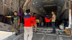 Pesawat Hercules TNI AU mengangkut bantuan logistik gempa NTT dari Halim Perdanakusuma