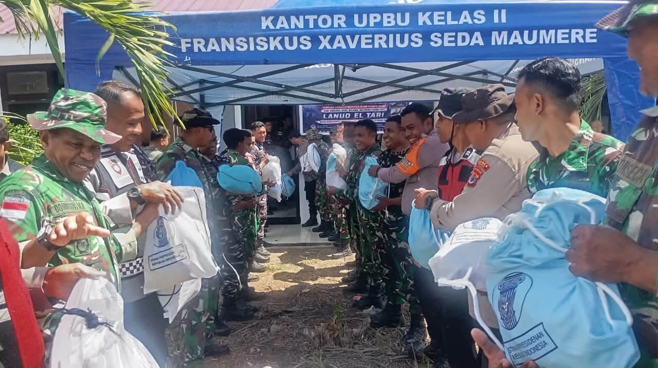 Bantuan sembako Presiden Prabowo tiba di Maumere untuk korban bencana NTT