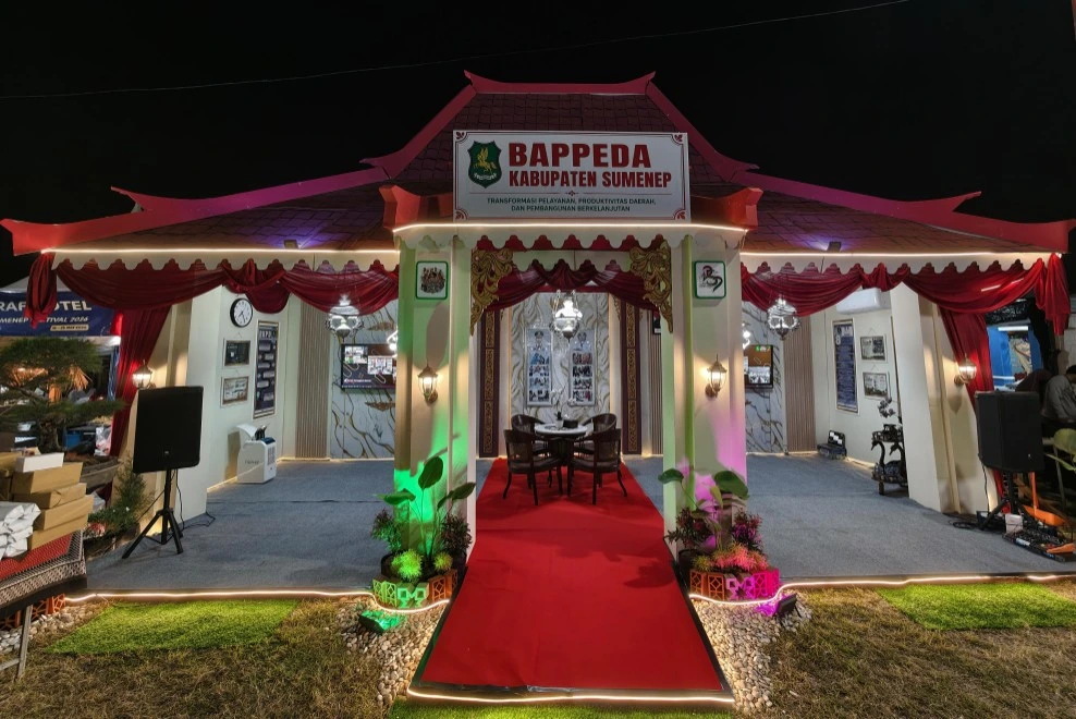 Stand Bappeda Sumenep bernuansa Keraton dan Pendopo di MNV 2026