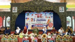 Bunda PAUD Bangkalan Lutfiana Lukman Hakim menghadiri lomba mewarnai HUT ke-21 HIMPAUDI