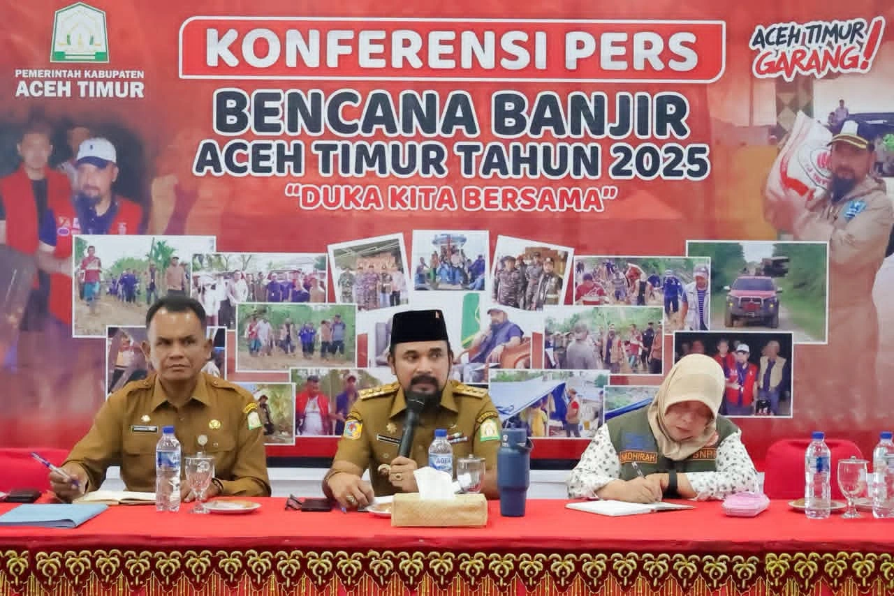 Bupati Aceh Timur memimpin rapat percepatan pembangunan huntap pascabanjir 2025