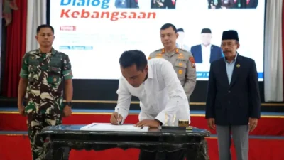 Bupati Bangkalan Lukman Hakim menghadiri Dialog Kebangsaan Polres Bangkalan tentang persatuan bangsa di ruang digital.