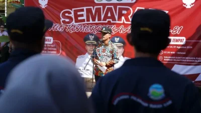 Bupati Bangkalan Lukman Hakim saat memberikan pembinaan kepada pegawai PUDAM Sejahtera