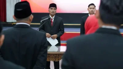 Bupati Bangkalan Lukman Hakim mengukuhkan 87 kepala sekolah SD dan SMP