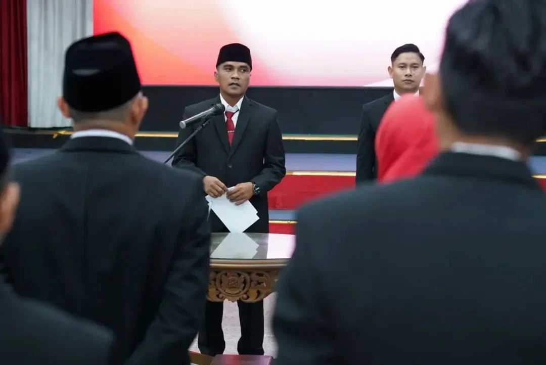 Bupati Bangkalan Lukman Hakim mengukuhkan 87 kepala sekolah SD dan SMP