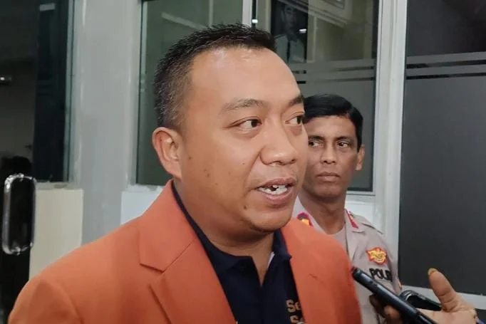 Bupati Situbondo Yusuf Rio Wahyu Prayogo larang warga bermain layangan pakai benang berkawat