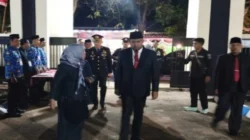 Bupati Sumenep Achmad Fauzi mengikuti Apel Kehormatan dan Renungan Suci di TMP Jokotole.