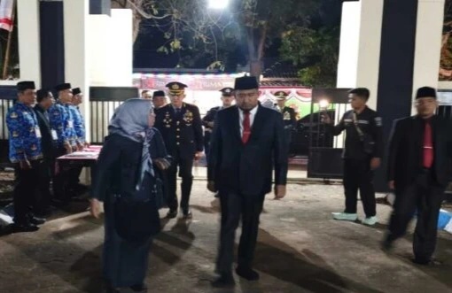 Bupati Sumenep Achmad Fauzi mengikuti Apel Kehormatan dan Renungan Suci di TMP Jokotole.