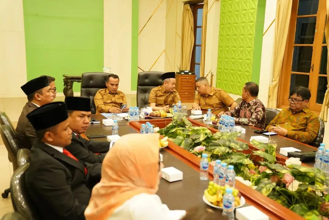 Bupati Bangkalan Lukman Hakim menetapkan direksi PT SDB Perseroda 2026-2031