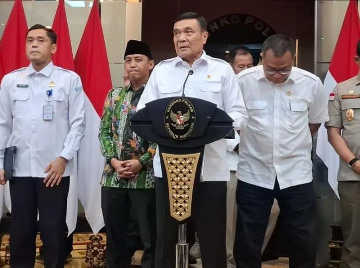 Menko Polkam Djamari Chaniago menegaskan aturan pencopotan kapolda dan pangdam terkait karhutla