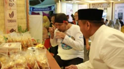 Bupati Sumenep Achmad Fauzi Wongsojudo mengunjungi Festival Desa Wisata Madura 2026