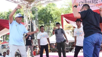 Bupati Situbondo dan Dandim adu rotan dalam Festival Ojhung 2026