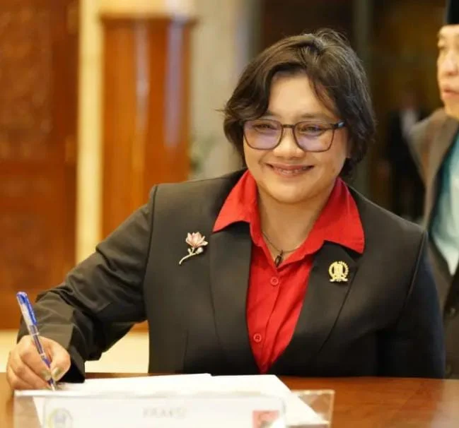 Diana AV Sasa sampaikan pandangan Fraksi PDIP soal P-APBD Jatim 2026