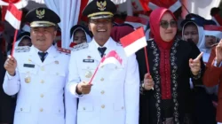 Bupati Lukman Hakim mengikuti upacara HUT ke-81 RI di Alun-Alun Bangkalan