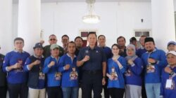 AHY menghadiri Kerapan Sapi Piala AHY di Bangkalan untuk melestarikan budaya Madura dan mendorong pariwisata daerah.