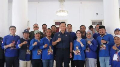 AHY menghadiri Kerapan Sapi Piala AHY di Bangkalan untuk melestarikan budaya Madura dan mendorong pariwisata daerah.